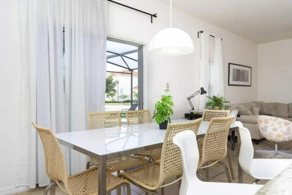 4572 Perfect home for your family close to all parks