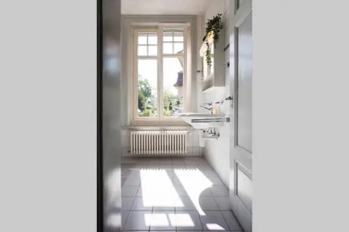 2 Zimmer in Jugendstilwohnung mit Garten (1-6 P.)