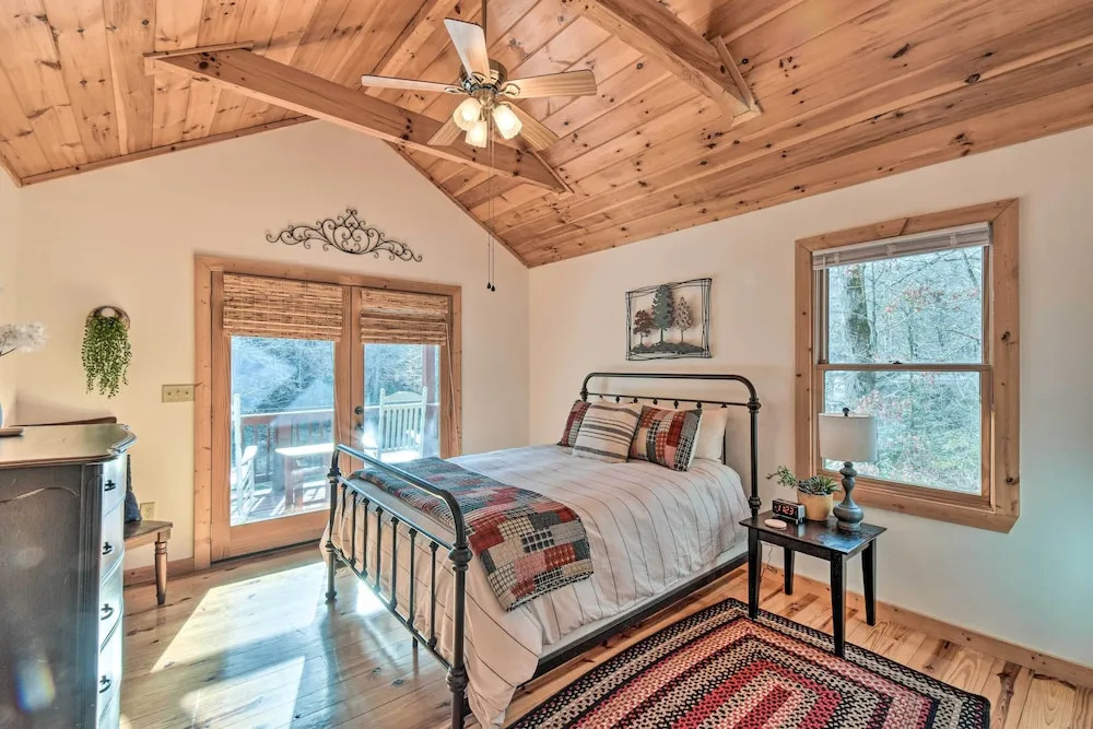 The River Rest Ellijay Cabin w/ Hot Tub