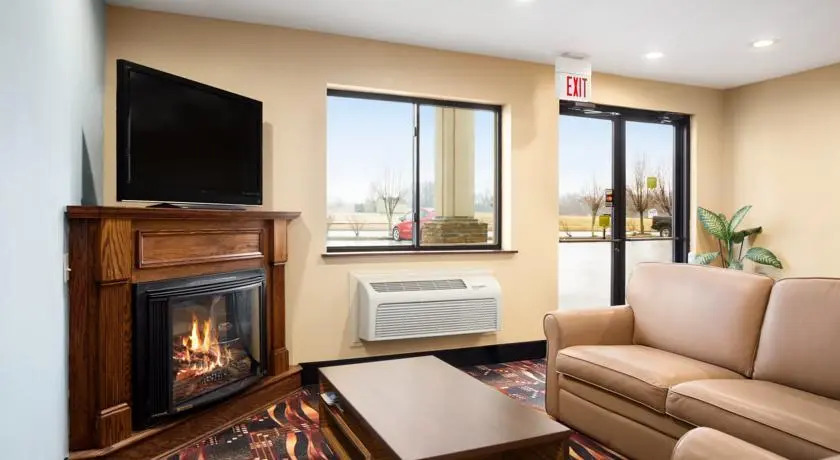 Country Hearth Inn