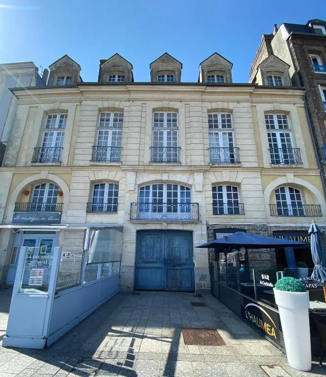 Beau studio cosy calme en face du port sur le quai