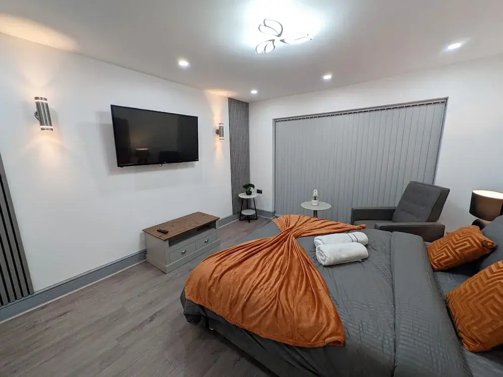 Spacious and Comfortable Modern Rooms