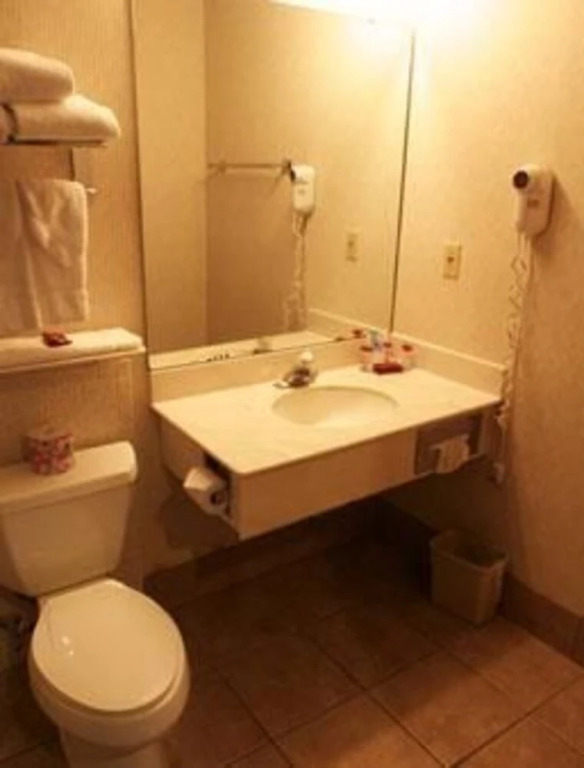 Elk Grove Hotel