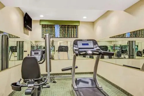 Hillcrest Hotel Near JFK Airtrain