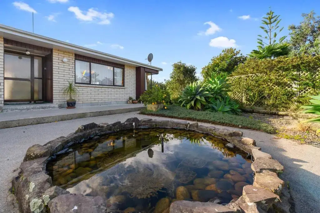 Courtside Quarters - Waihi Beach Holiday Home