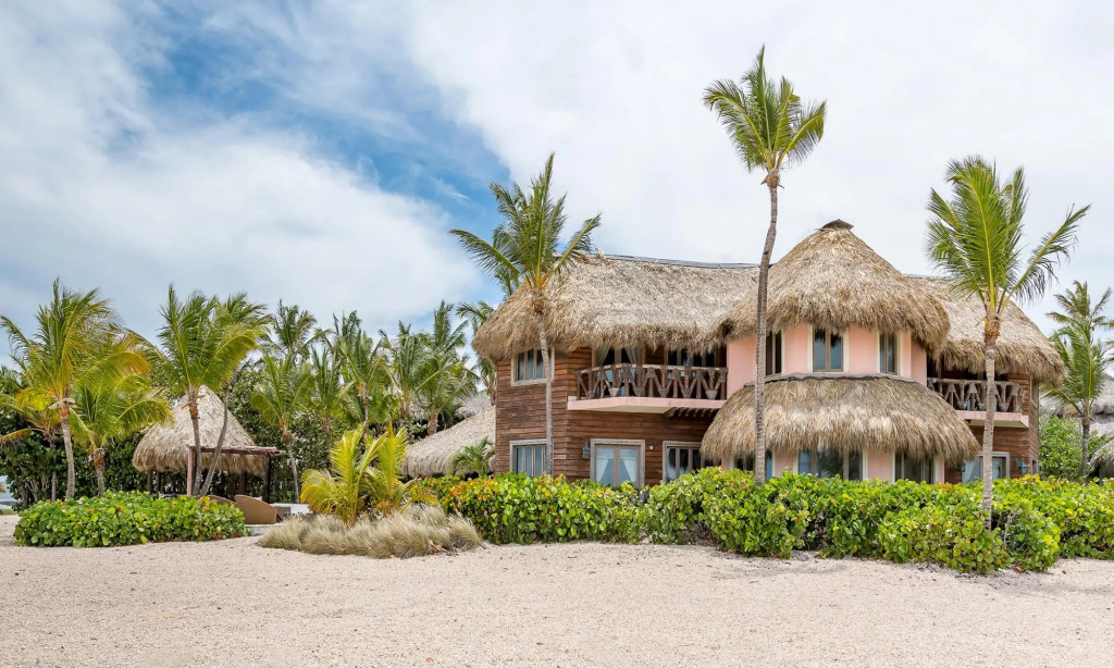 Spectacular 7.500 sq. ft. villa in Cap Cana for rent – Access to Eden Roc Beach Club, pool, chef, butler, maid