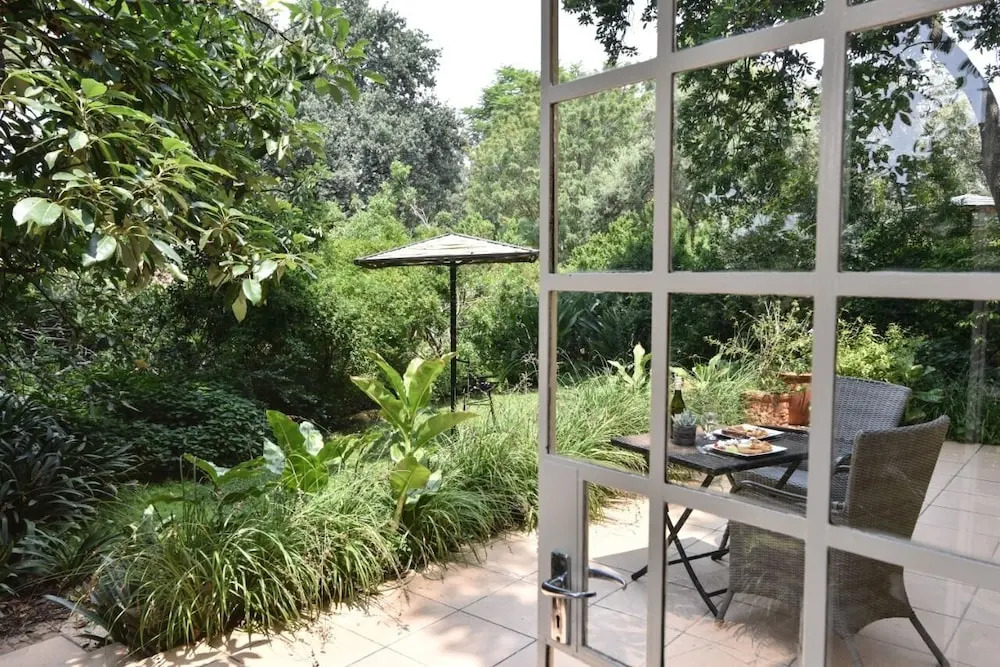 Charming Yellowwood Cottage for 2 People in Spacious Garden!