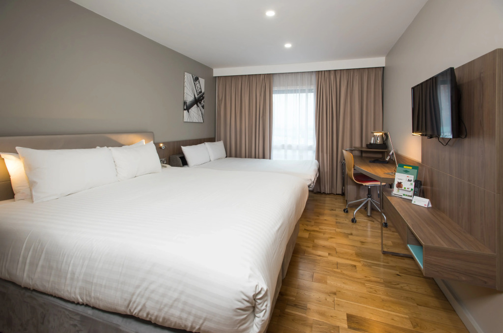 Holiday Inn London West by IHG