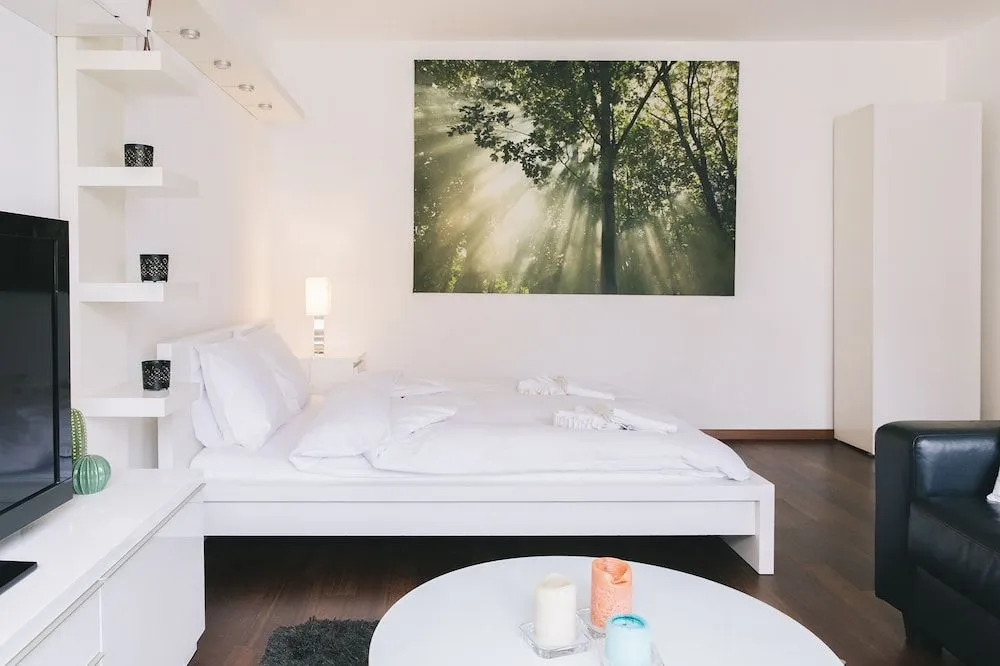 Bright furnished apartment with POCKET WIFI