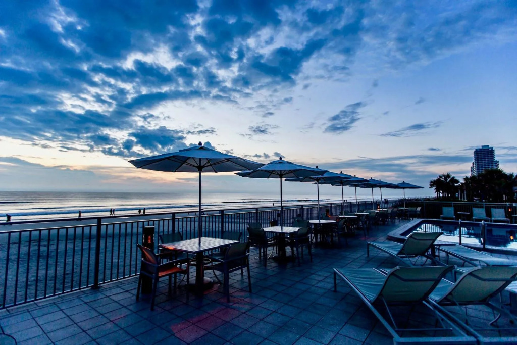 Georgian Inn Beach Club