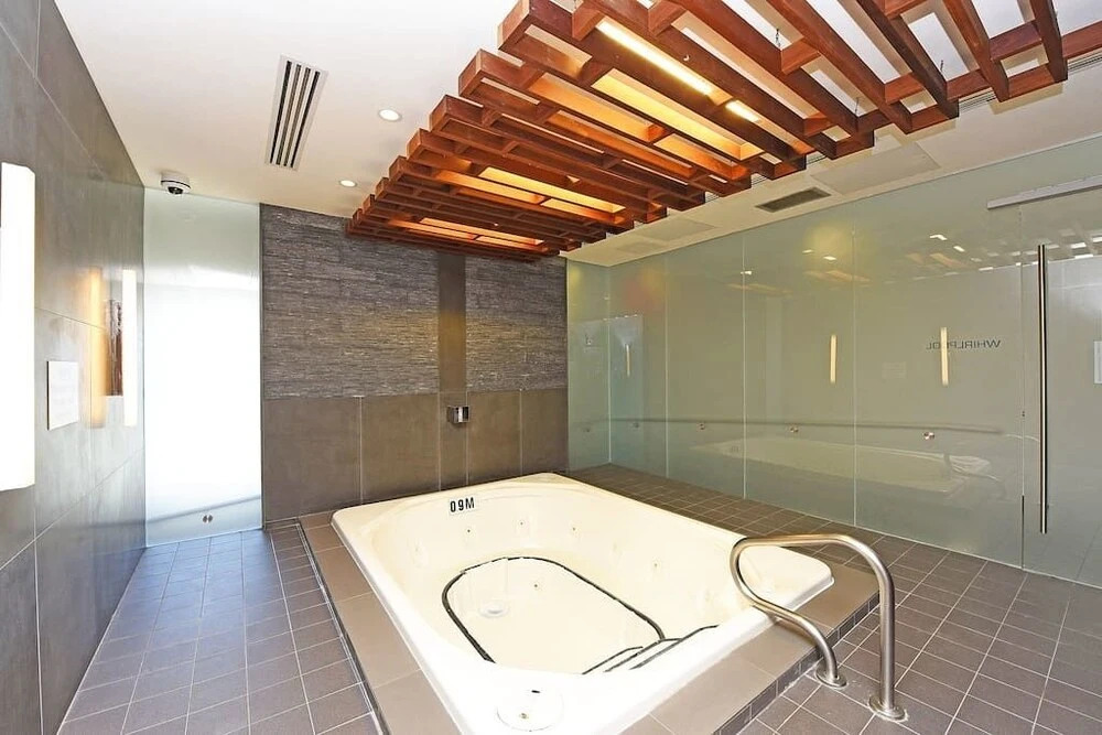 N2N Suites - Heart of the City - Downtown Suite offered by Short Term