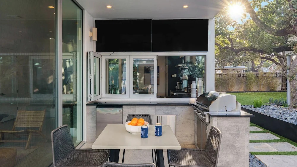 Luxe 6bdr Retreat w/ Putting Green + Game Room Bouldin Collective by Avantstay