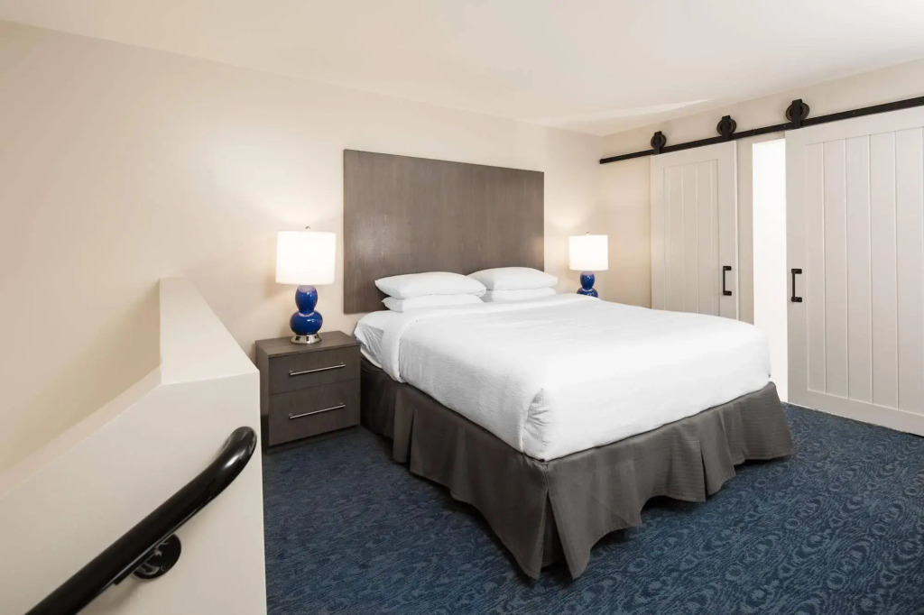 Hotel Renovo Des Moines Urbandale,Tapestry Collection Hilton