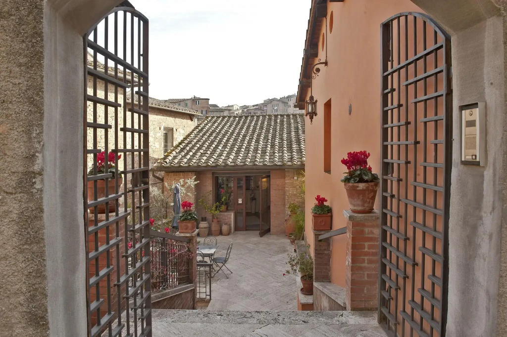 Hotel Alma Domus
