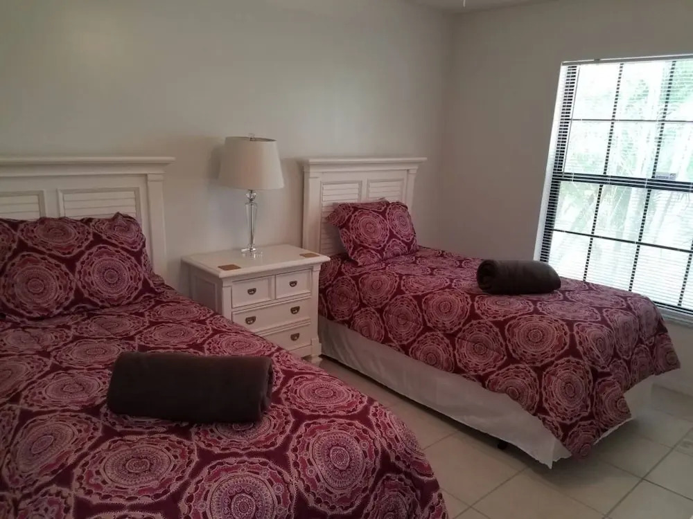Villa Kyra Cape Coral Vacation Home 32 Pool Canal