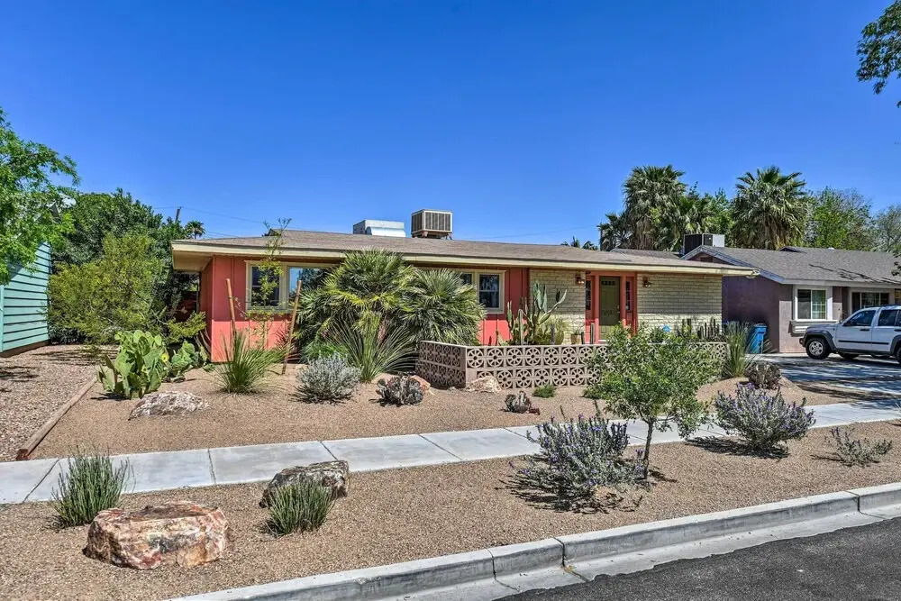 Vintage Las Vegas Oasis < 3 Mi to the Strip!