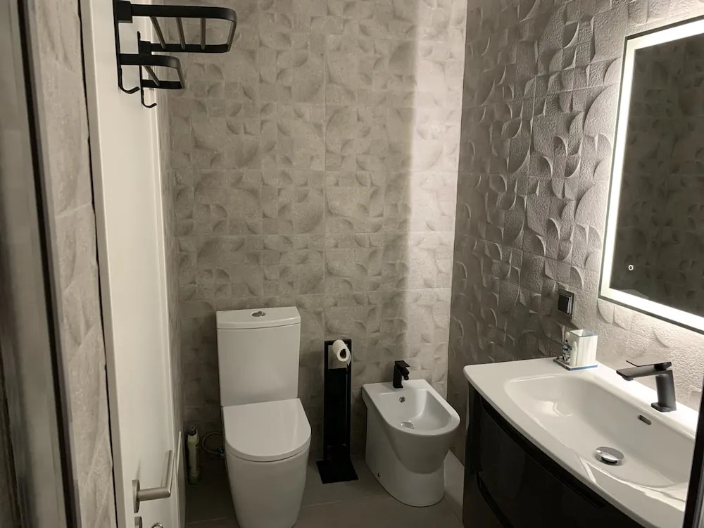 Funchal Apt- Sleeps 2 - Pool & Garden - Madeira