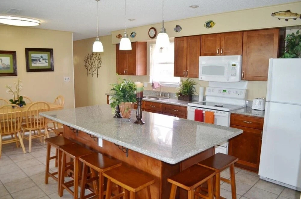 2nd Row-beachside, Sleeps 12, 4 Bedrooms, Gulf Views, Wifi, 3 Tvs, Dogs Allowed