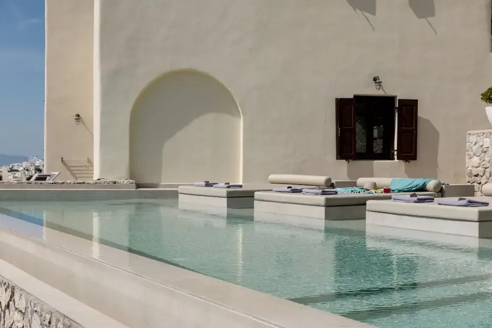 Villa - Sleeps 5 - Private Heated Pool-parking