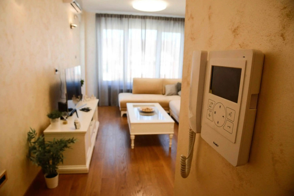 Tesla 70 Apartment