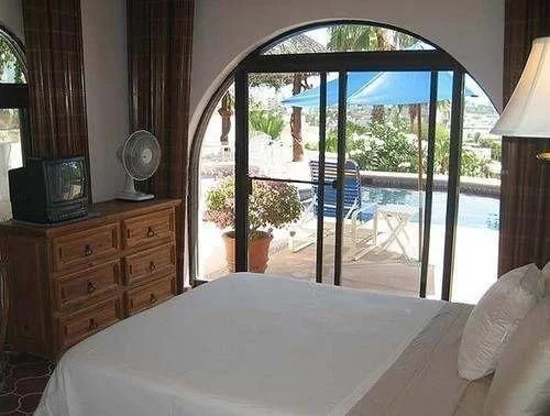 Short Walk to Downtown&Beach from Villa Serrana