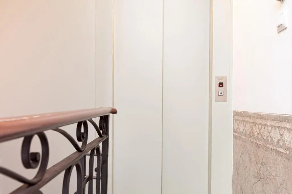Bright family Apartment two steps from Sagrada Familia with balcony