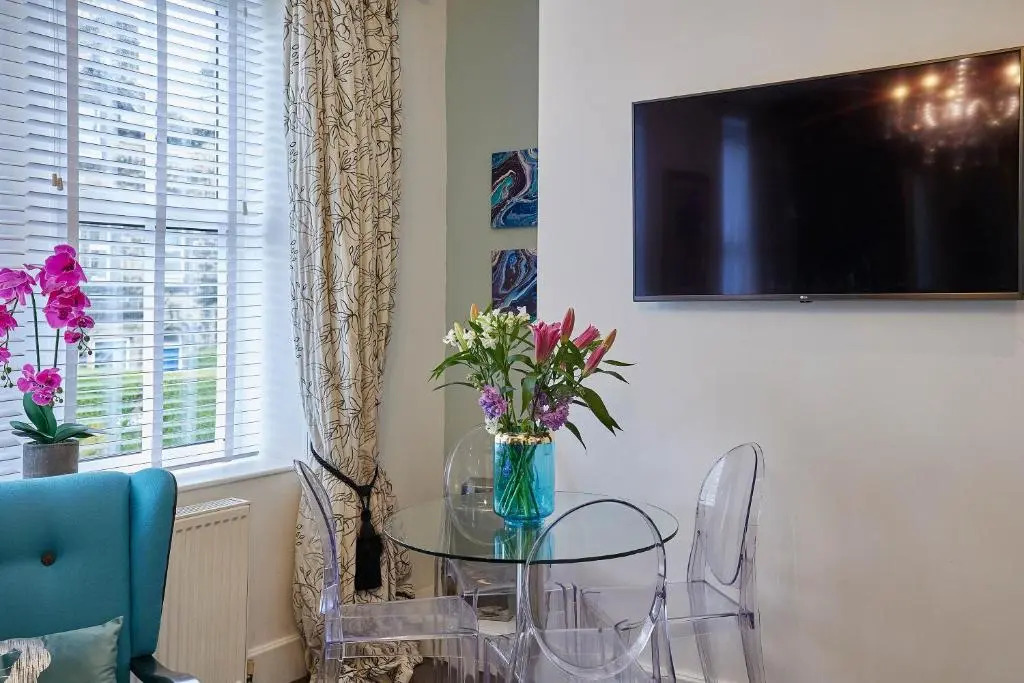 The Granville - Delightful 2-bed Victorian Apartment