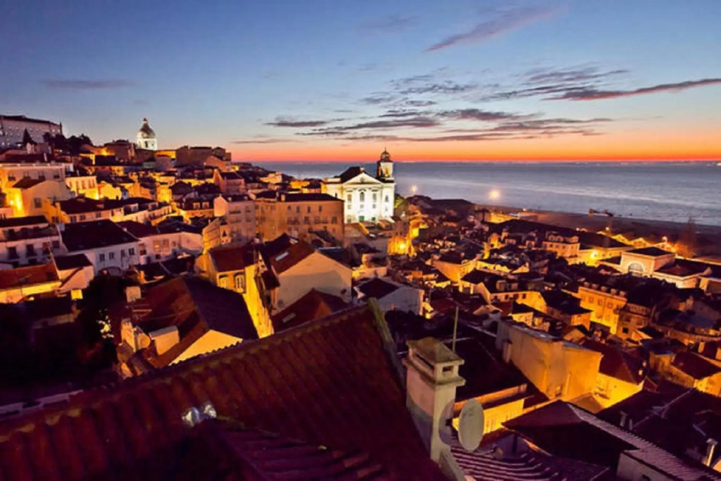 Alfama T1 Travel