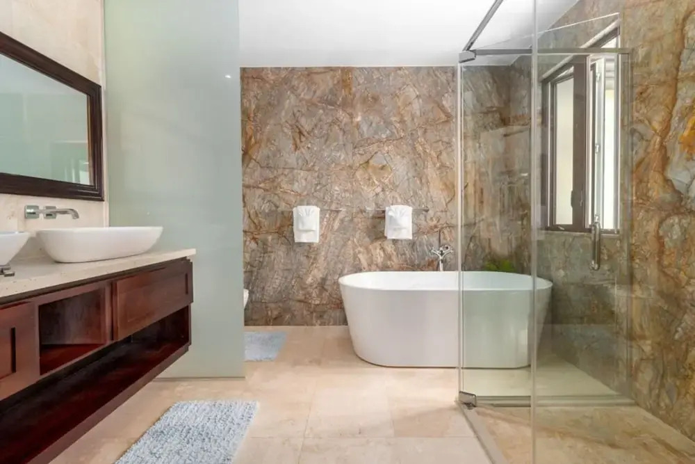Breathtaking Oceanfront Luxe Villa in Tower Isle Jacuzzi Pool Fully Staffed