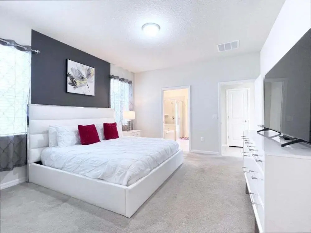 Luxury & Loaded Pool Home With Private Pool 8 Bedroom Home