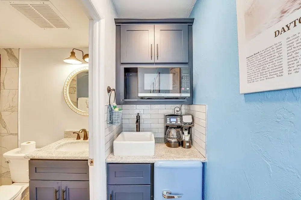 Beachfront Studio w/ Community Indoor Pool!