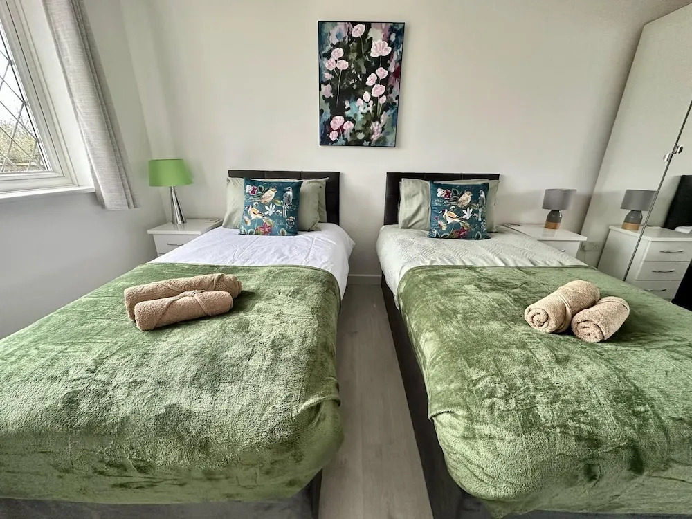 Spacious 4-br Cambridge House, Free Parking