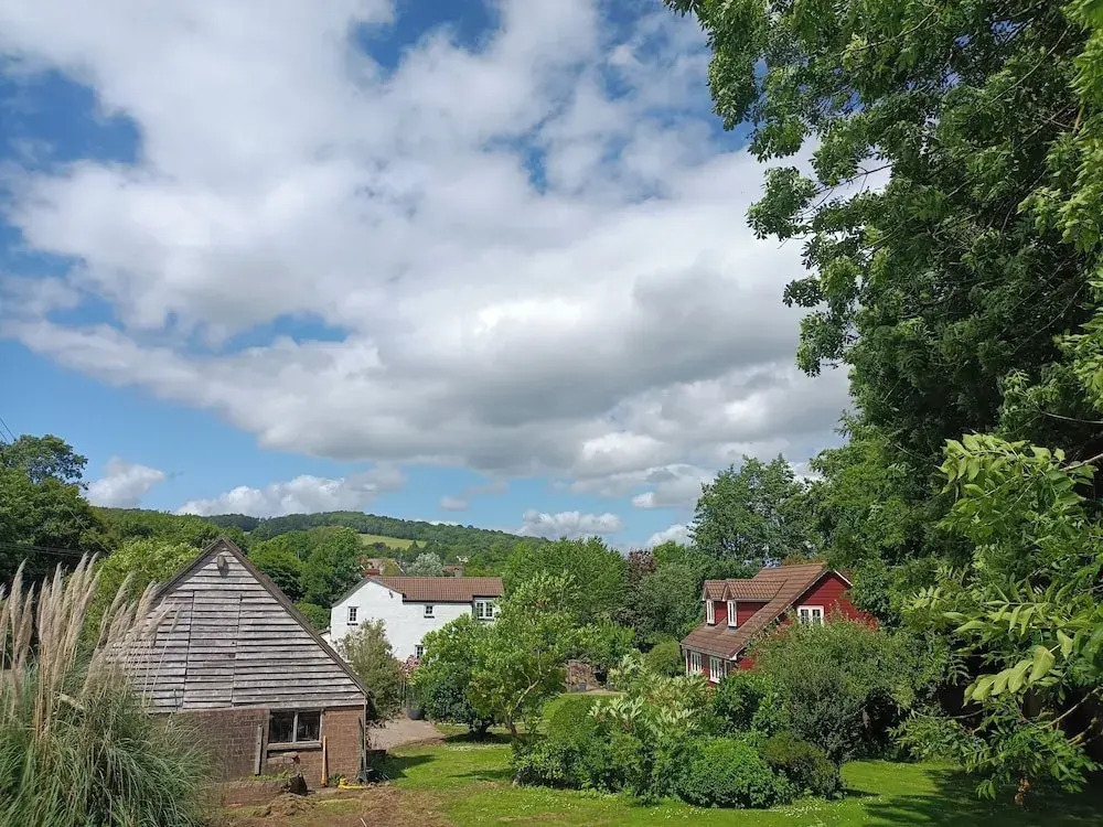 Romantic Chalet- Hot Tub- Games Room-stream-views