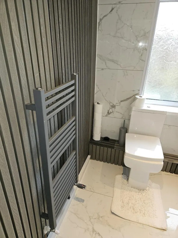 Manchester 2-bed House, Sleeps 4, 20 Min to Centre