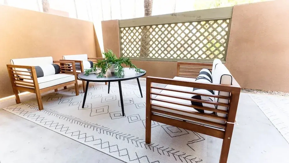 Stylish Old Town 2 Bdrm Ground Floor Condo
