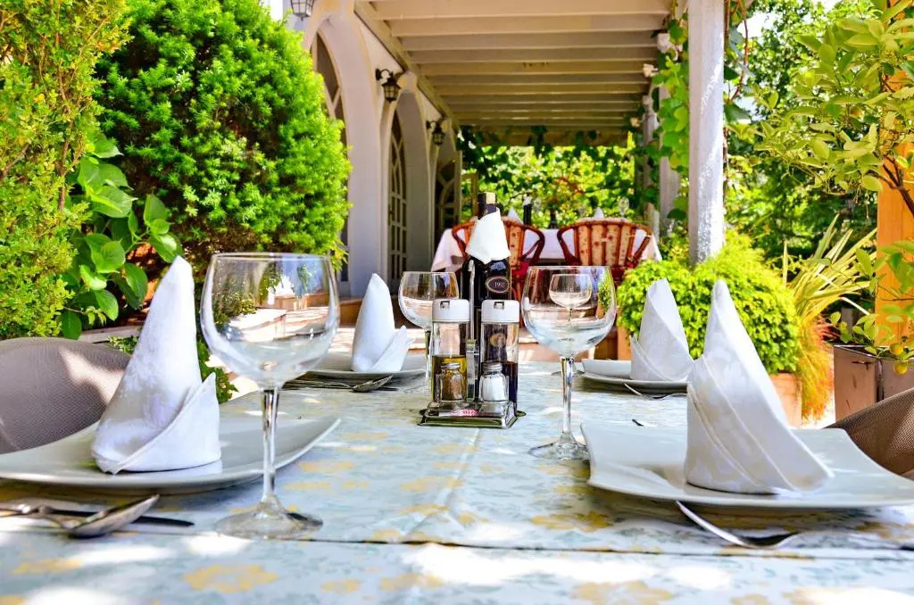 Villa Velzon Guesthouse