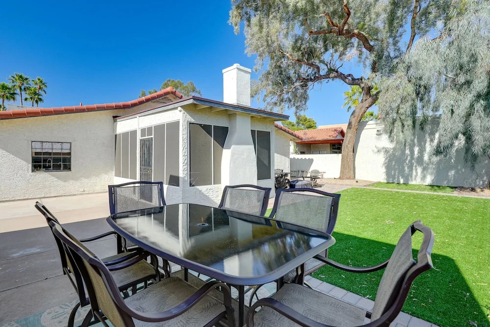 Pet-friendly Scottsdale Home w/ Screened Porch!