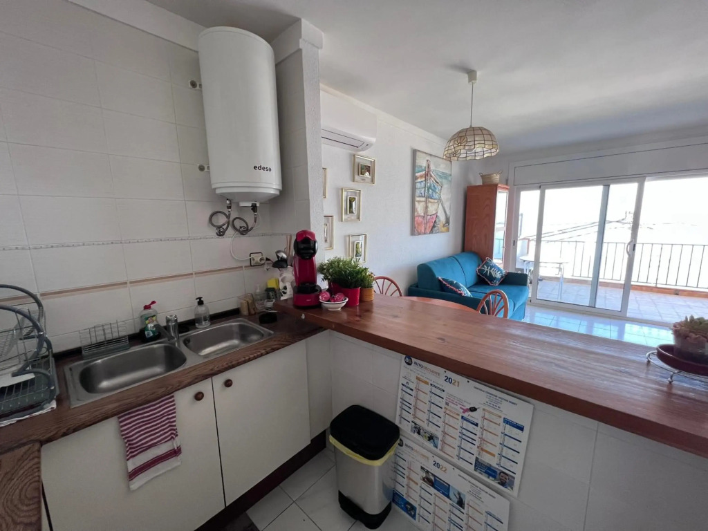 Bonito apartamento con vistas al mar y piscina