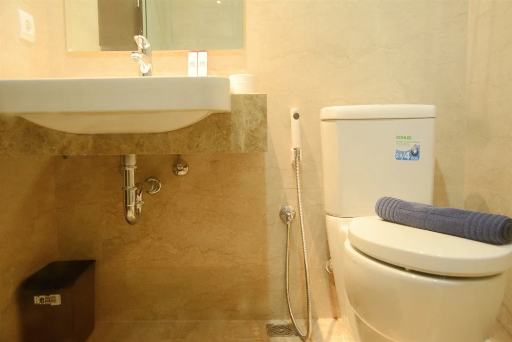 Warm and Best Studio Menteng Park Apartment
