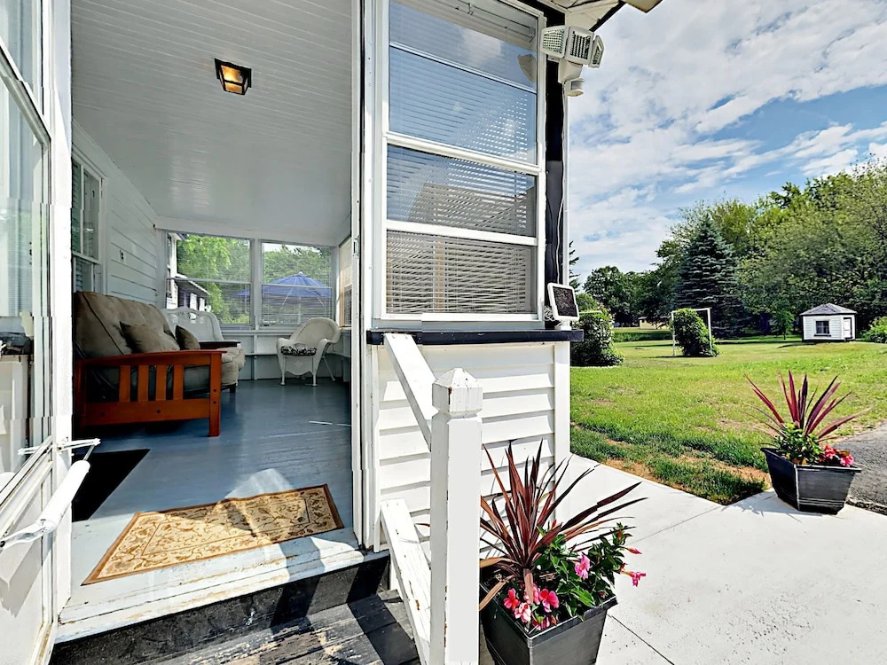 121B Portland Ave Cabin - 1 Br cabin by RedAwning
