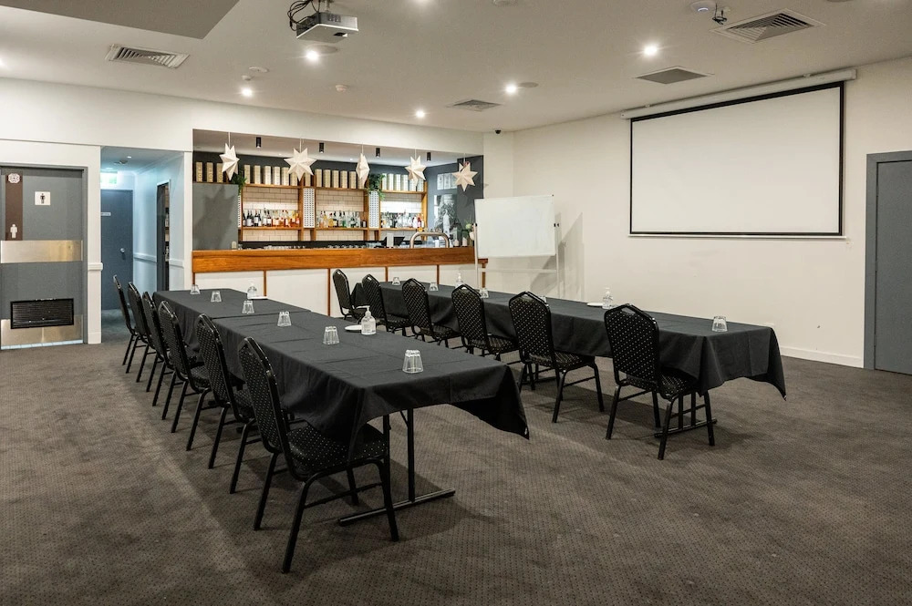 Browns Plains Hotel