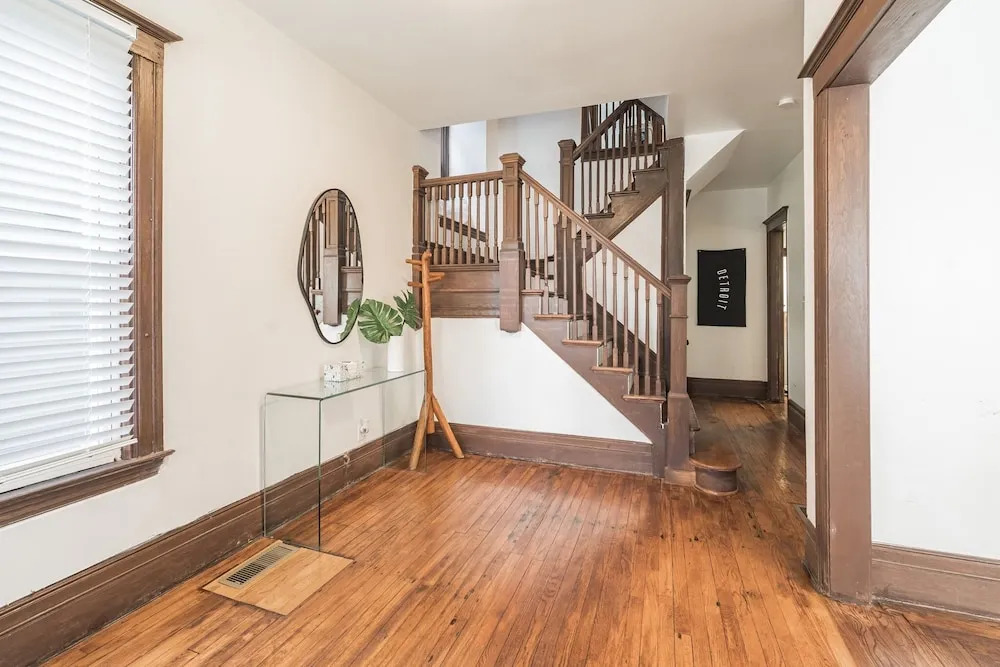 Pet Friendly 5BR Home near Downtown Detroit by RedAwning