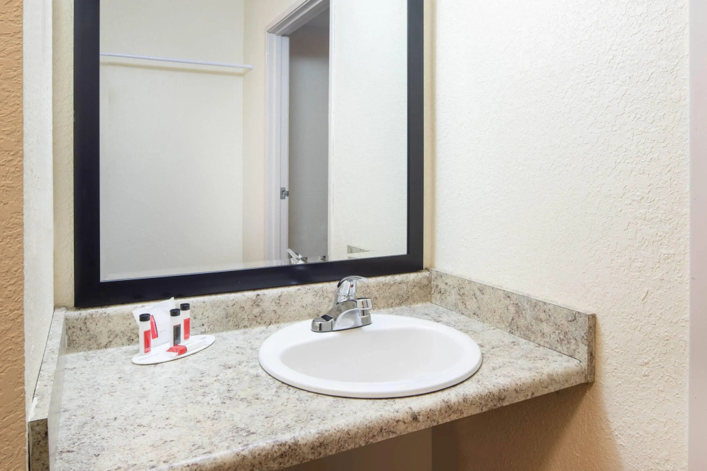 Days Inn by Wyndham Macon I-75 North