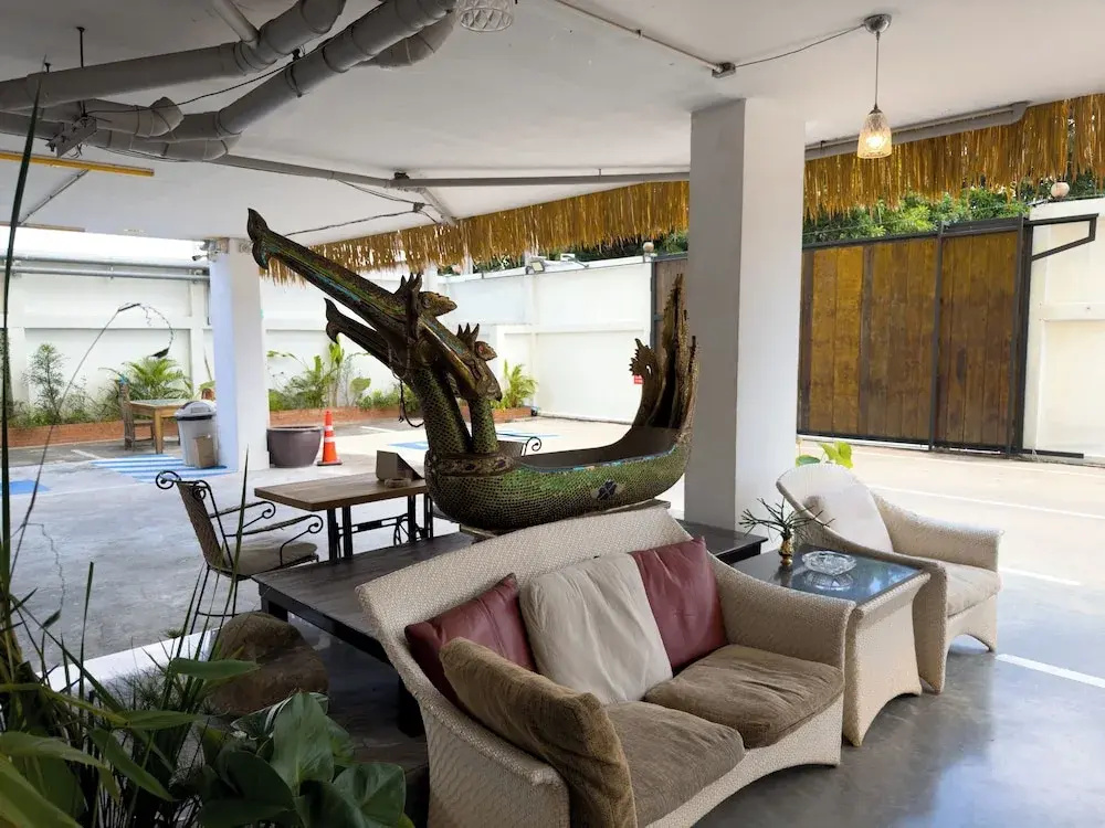 Breezewood Bangkok Hotel