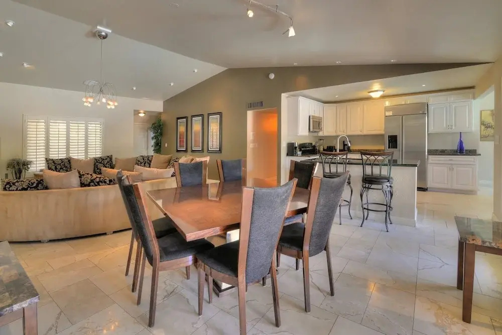 AZ Oasis! Heated Pool & Spa - Sport Court & Putting Greens Pool Table & Games!