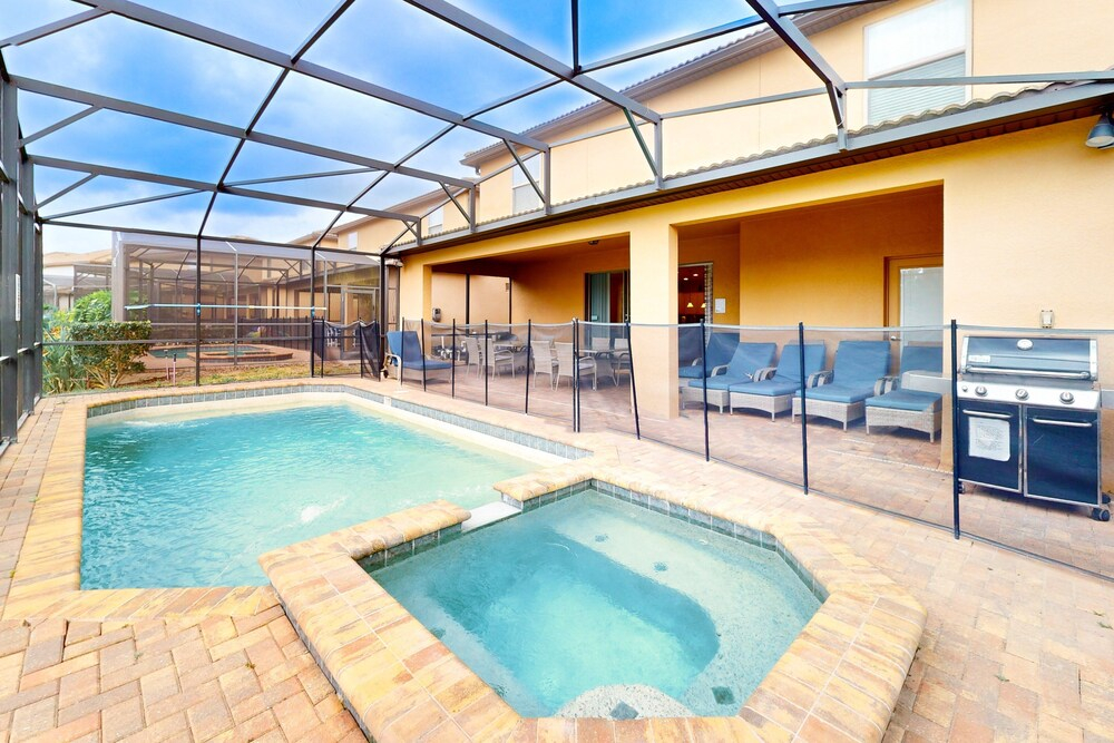 Spacious Home w/ Private Pool, Wifi, Central AC, Private Washer/dryer