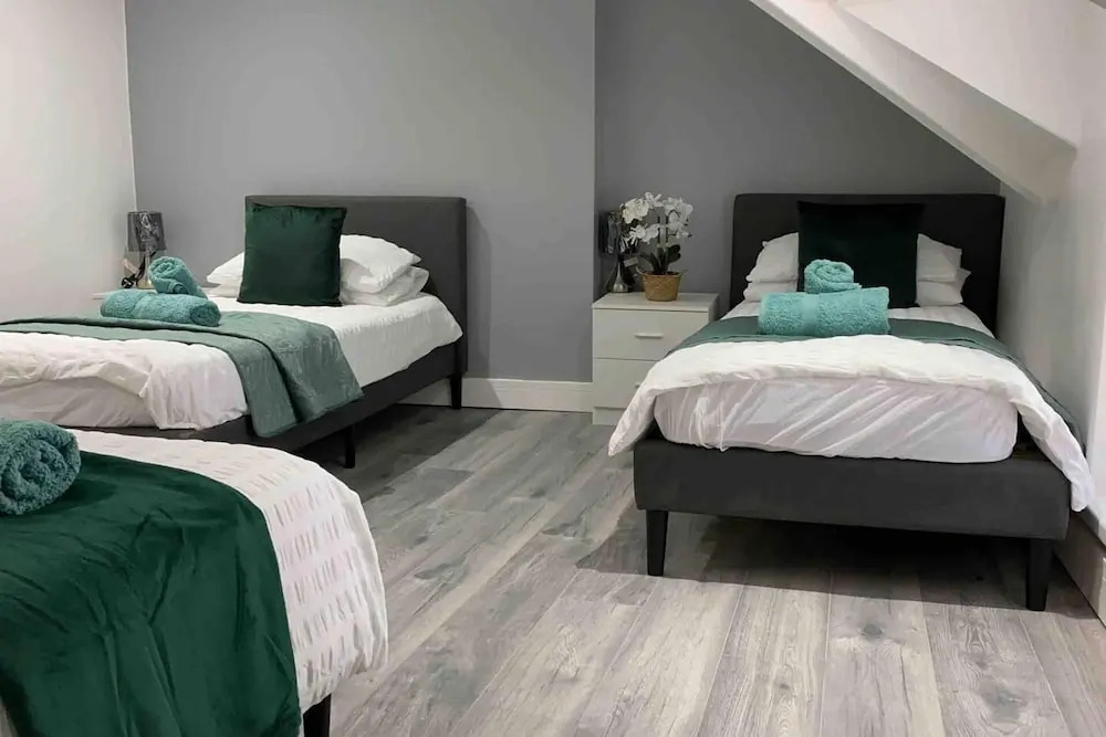 2 Bed Flat - Sleeps 6 - Parking - Wifi