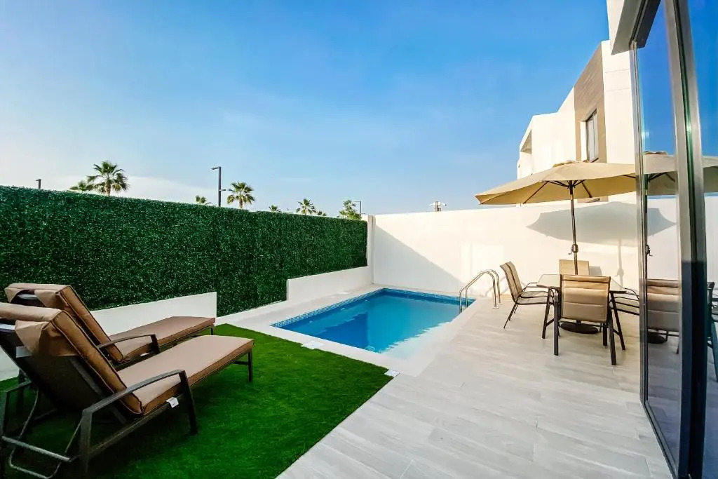 RH- 4BR Luxurious Villa with Private Pool, beach access