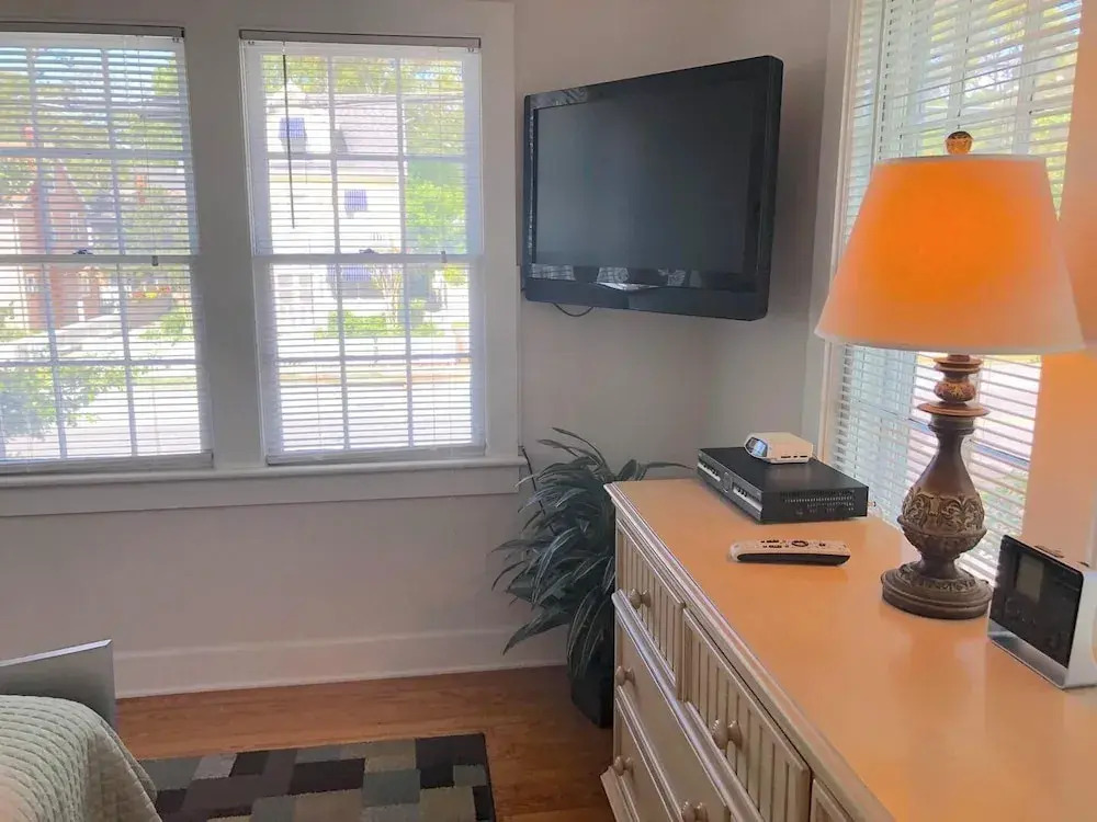 King Charles Avenue 604
