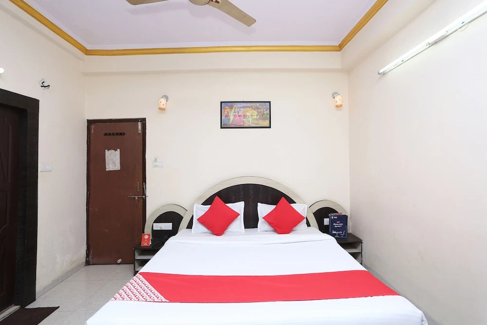OYO 7828 Hotel Saket